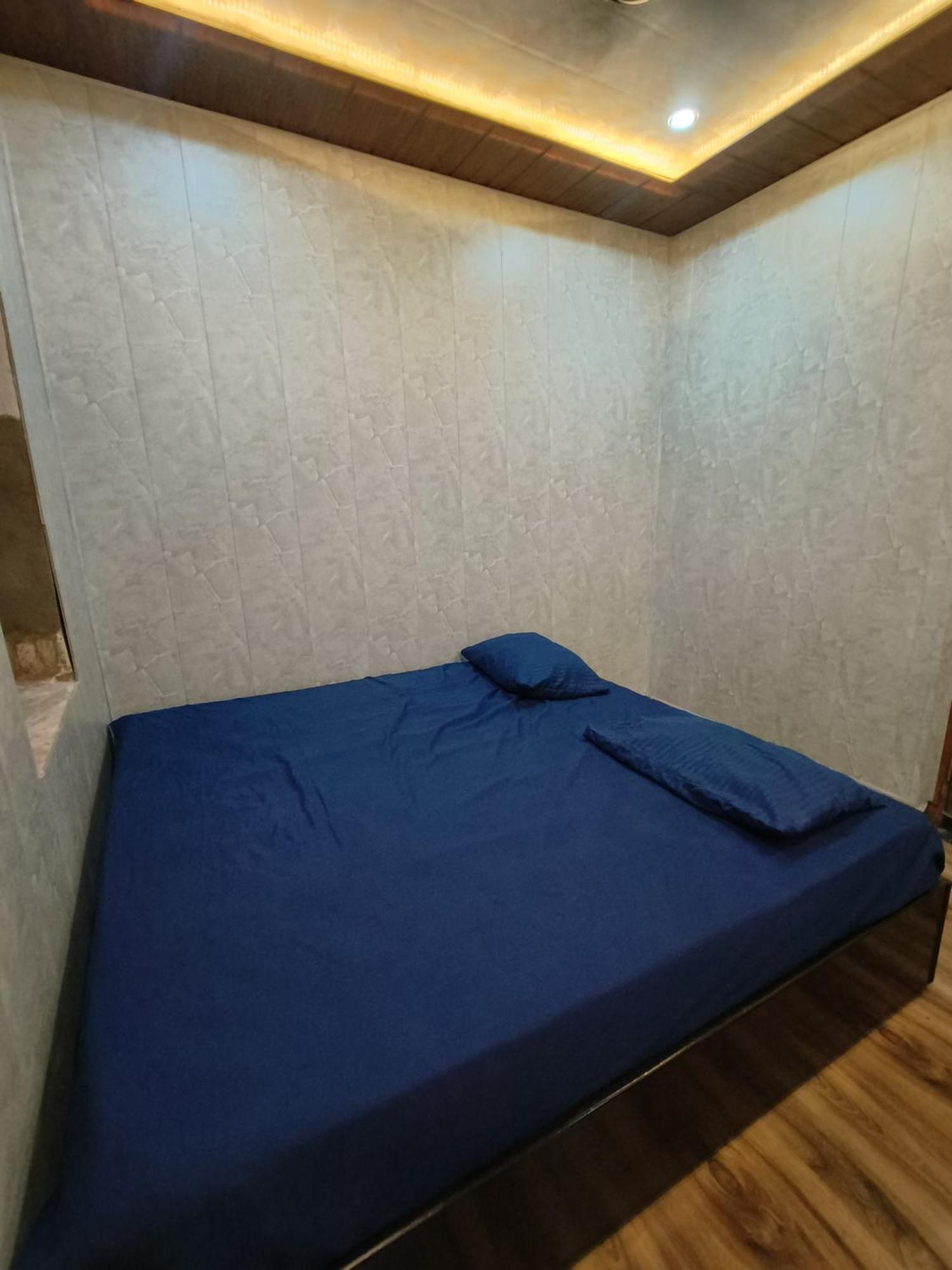 Namo Guest House Only For Indians Варанаси Экстерьер фото