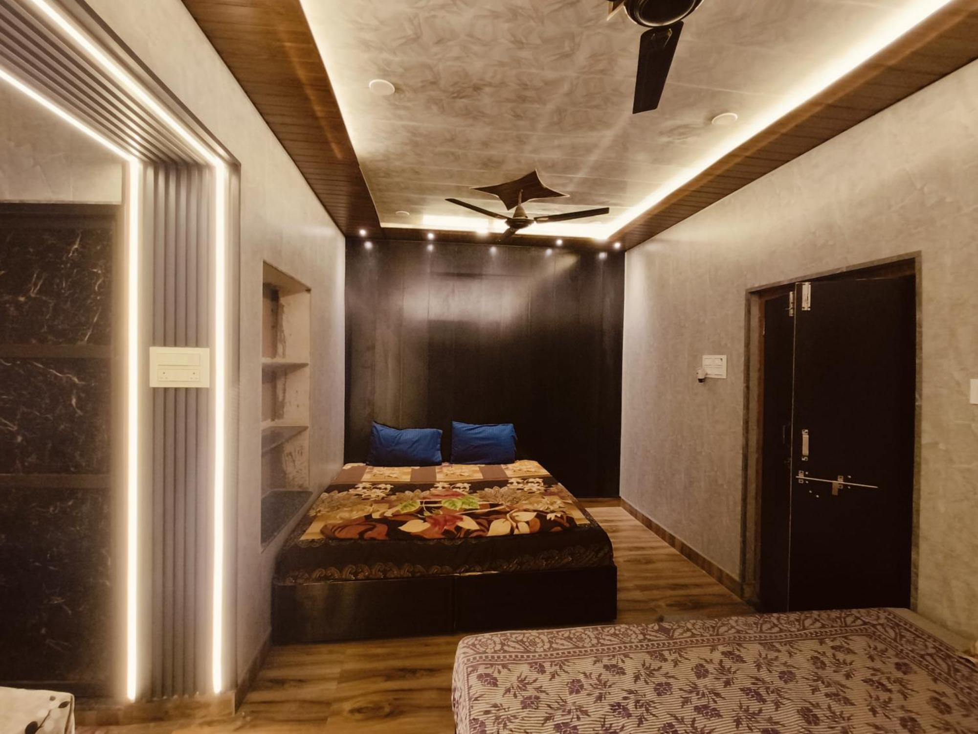 Namo Guest House Only For Indians Варанаси Экстерьер фото
